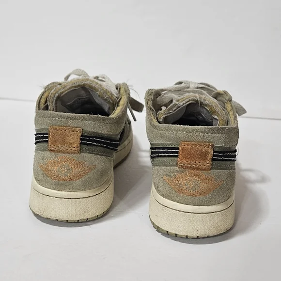 Air Jordan 1 Low Kids Sneakers - Picture 3 of 4